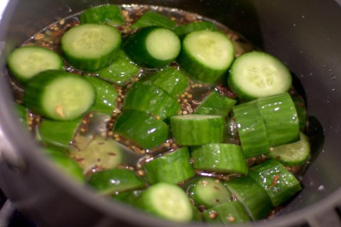 Crispy Crunchy Bread and Buttery Pickles from freshandfoodie.com @freshandfoodie