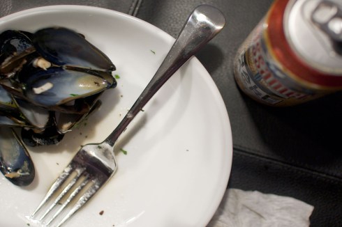 Hopleaf Mussels with Half Acre Gossamer from freshandfoodie.com @freshandfoodie