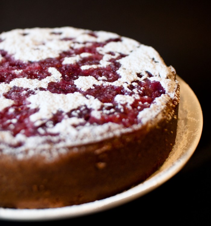 Upside Down Berry Buttermilk Cake from freshandfoodie.com @freshandfoodie