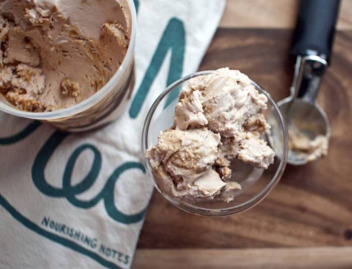 Bourbon Pecan Pie Ice Cream from freshandfoodie.com @freshandfoodie