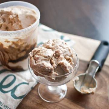 Bourbon Pecan Pie Ice Cream from freshandfoodie.com @freshandfoodie