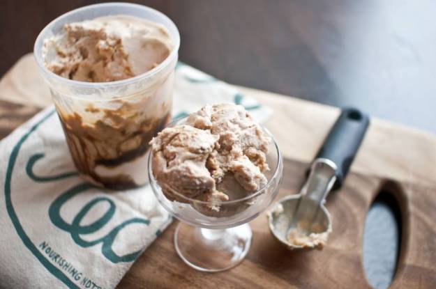 Bourbon Pecan Pie Ice Cream from freshandfoodie.com @freshandfoodie